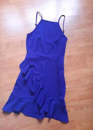 Платье в бельевом стиле с воланом