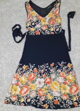 Платье без рукавов