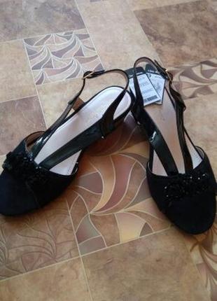 Босоніжки нові сандалі босоніжки нові сандалі чорні низький каблук1 фото