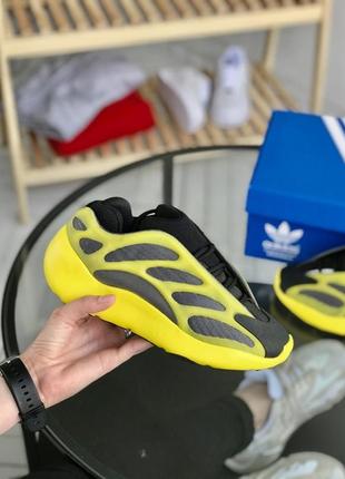 Кроссівки adidas yeezy 700 black yellow кроссовки