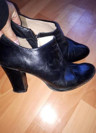 Женские кожаные ботильоны clarks