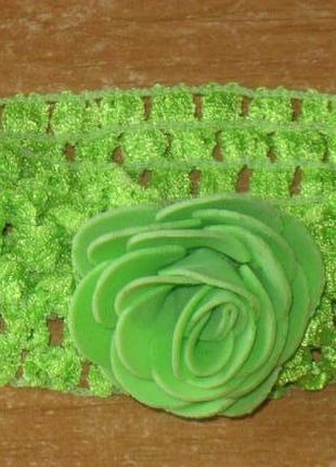 Пов'язка на голову ажурна. салатова. з квіткою.