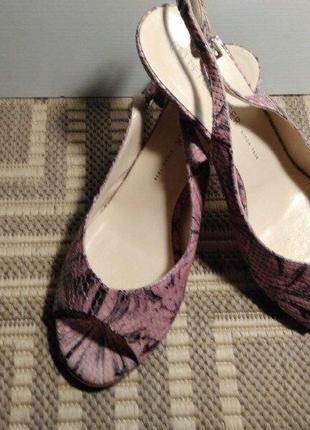 Натуральні шкіряні босоніжки peter kaiser 41 розмір оригінал.