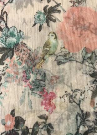 Очень красивая и стильная брендовая блузка-маечка в цветах и птичках 19.10 фото