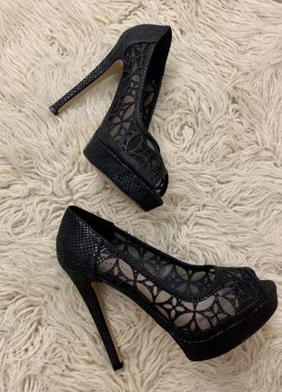 Летние чёрные ажурные туфли на шпильке в стиле louis vuitton,35-40