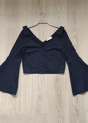 Потрясающий укороченный топ с открытым декольте и спинкой. hidden