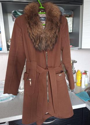 Пальто зимове з хутром єнота кашемірове пальто