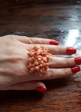 Кольцо с натуральный кораллом