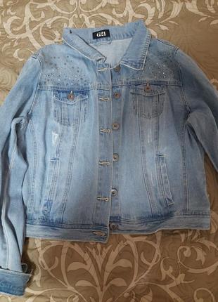 Жіночий джинсовий піджак