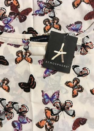 Дуже гарна і стильна брендовий блузка-маєчка в метеликах.