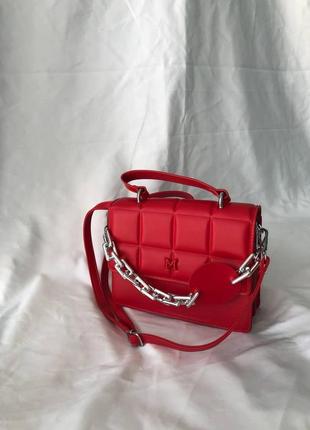 Базовая сумочка в красном летнем цвете + солнцезащитные очки в подарок