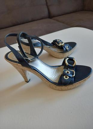 Фирменные женские босоножки cube