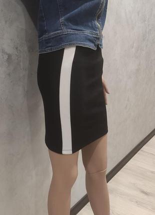 Трендовая трикотажная юбка с лампасами sinsay1 фото