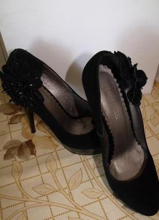 Туфлі чорні класика - замшеві! дуже красиві та ошатні!!!