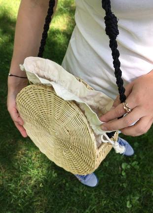 Плетена сумка кругла з бамбуку mango.6 фото