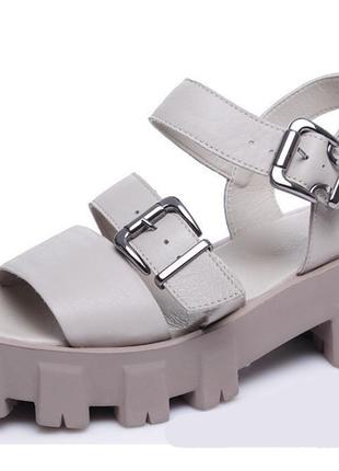 Жіночі босоніжки сірі на тракторній підошві натуральна шкіра