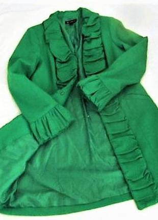 Пальто с вертикальной драпировкой по центру и низу рукавов, застегивается на крючки (м)3 фото