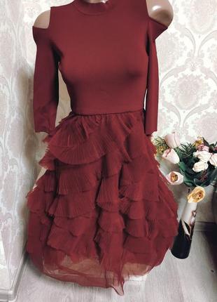 Невероятно красивое платье с воланами, эксклюзив