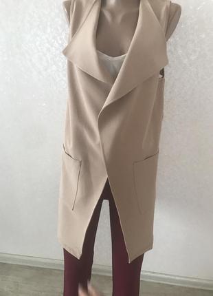 Жилетка тренч , фирменная , хорошего качества