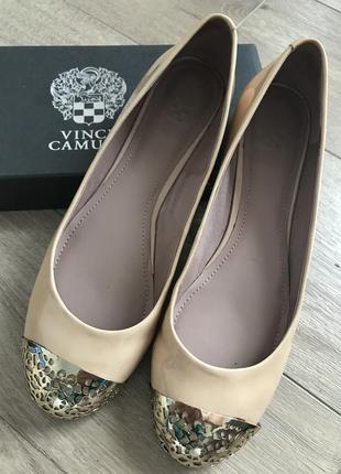 Лакированные кожаные балетки vince camuto