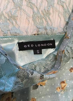 Нежное мятное платье qed london в цветочный принт шифоновое5 фото