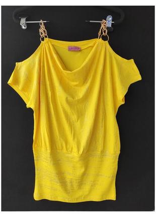 Женская блуза туника свободного кроя с открытыми плечами желтого цвета