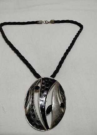 Крупная подвеска на бисерном шнуре, чокер.