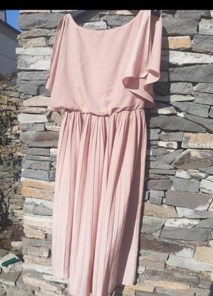 Очень красивое нежное платье пудрового цвета плиссированная юбка