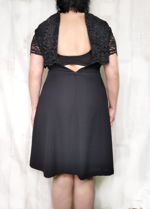 Строгое черное платье с кружевом и молнией на спине4 фото