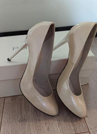 Туфлі на шпильці