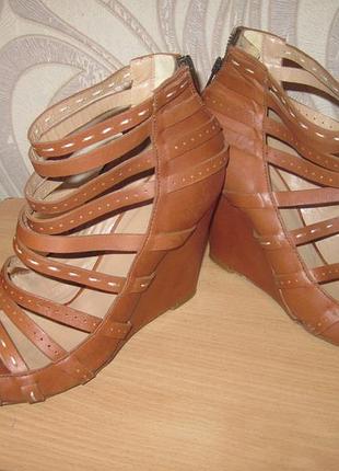 Продам шкіряні сандалі фірми tatoosh 38,5 розміру