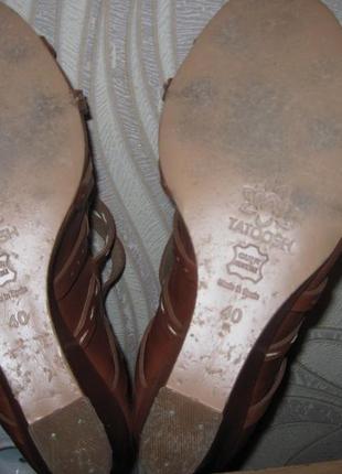Продам шкіряні сандалі фірми tatoosh 38,5 розміру7 фото
