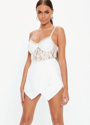 Стильні білі шорти-спідниця