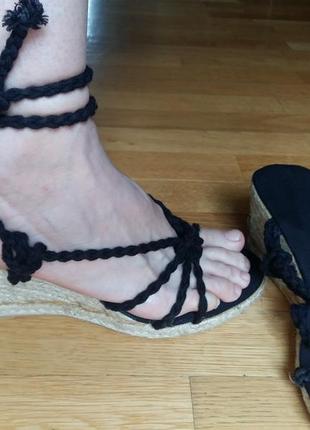 Босоножки сандалии на платформе завязками вокруг ноги размер 395 фото