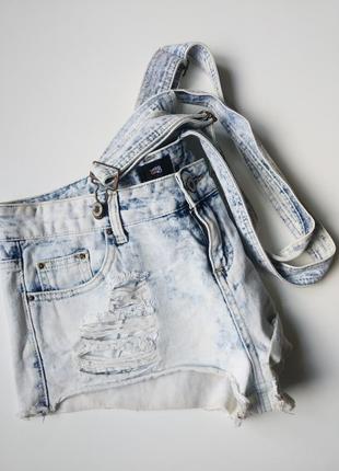 Стильные шорты на подтяжках