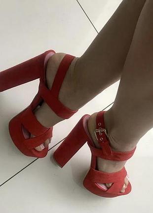 👡красные босоножки высокий толстый каблук/красные замшевые босоножки с переплётами👡