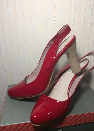 Красные лаковые босоножки сarnaby закрытый носок италия3 фото