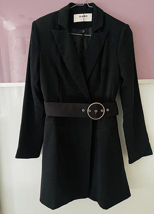 Удлинённый чёрный пиджак