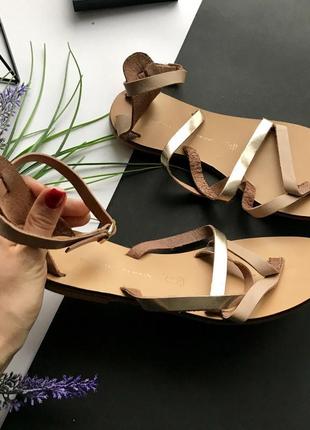 🥿отменные бежевые натуральные кожаные сандали/серебристые летние сандали-вьетнамки🥿2 фото