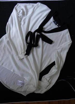 Белая блуза  с чёрным бантом1 фото