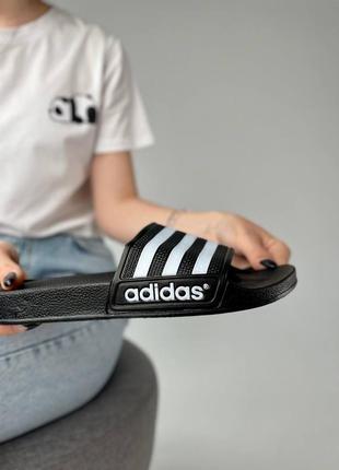 Женские тапки adidas черно-белые женские шлёпки адидас чёрные3 фото