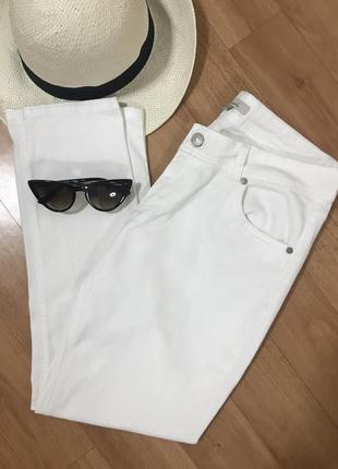 Летние легкие базовые белые укороченные джинсы