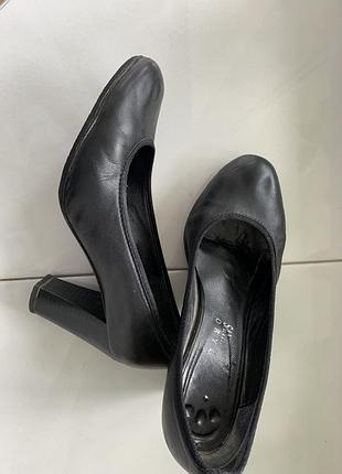 Шкіряні туфлі