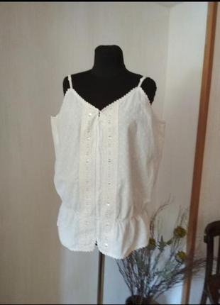 Натуральный топ на тонких бретелях молочного цвета.3 фото