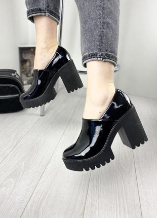 Туфлі жіночі kluchini 4652 чорні (весна-осінь лакированая натуральна шкіра)