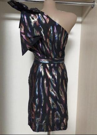 Сверкающее платье на одно плечо с объёмным бантом и карманами5 фото