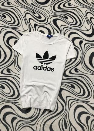 Женская футболка adidas1 фото