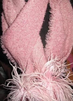 Рожевий шарф оздоблений хутром