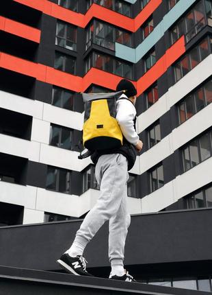 Мужской рюкзак ролл rolltop mqn - чёрный с жёлтым6 фото