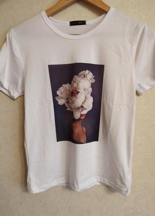 Женская футболка с цветочным принтом2 фото